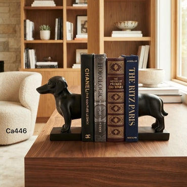 Articulo decorativo perro negro cuña libros  18cm* 26.5cm* 12.5cm