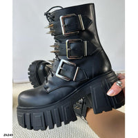 Botin negro detalle correas taches plateado tacon 8cm suela 5cm  HX2981B-B9368B