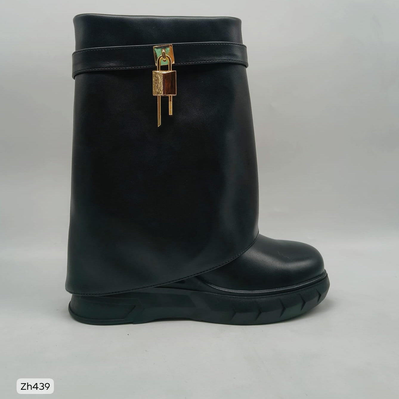 Botin negro doblez detalle dorado tacon corrido 9cm  HX3090-C1099