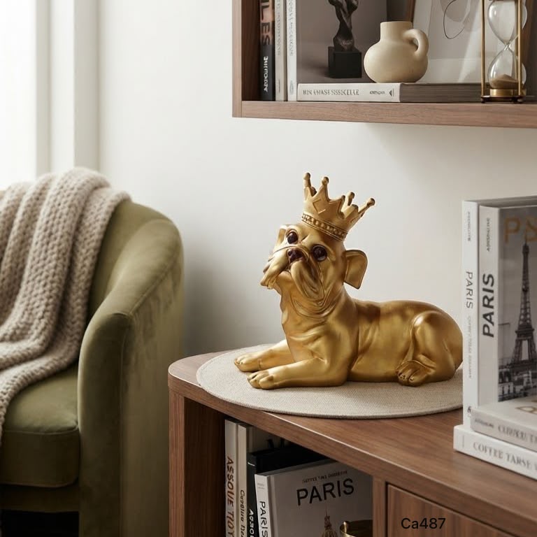 Articulo decorativo perro bull dog dorado corona  32cm* 15cm* 27cm
