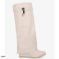 Bota caña alta beige doblez detalle plateado tacon corrido 9cm  SM570  C-157