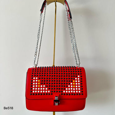 Bolso rojo apliques negro ojos blanco cadena plateado  22cm* 9cm* 17cm   C-23196