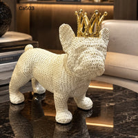 Articulo decorativo perro bull dog caminando textura blanco corona dorado  21cm* 9cm* 17cm