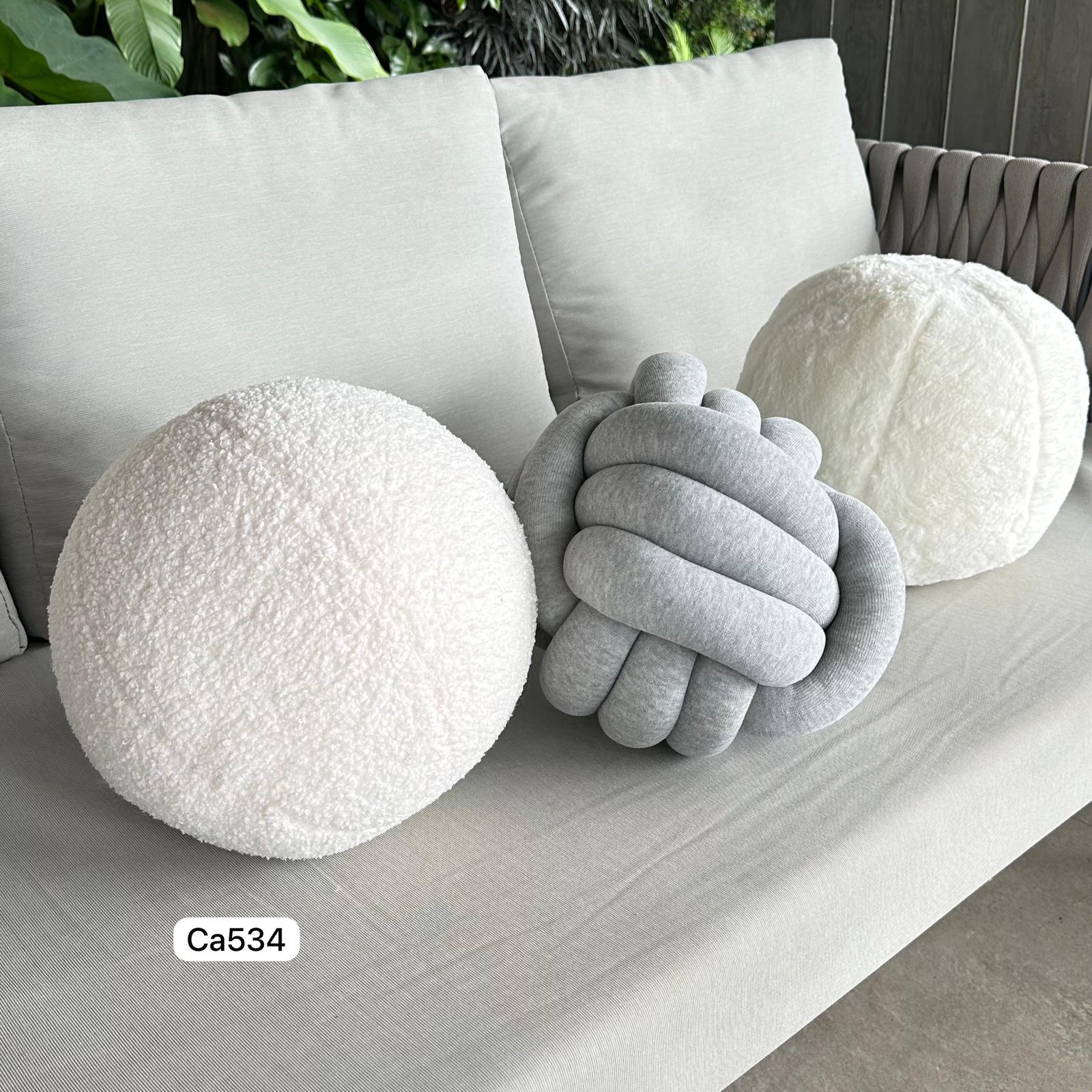 Cojin de bola blanco liso 30cm* 30cm