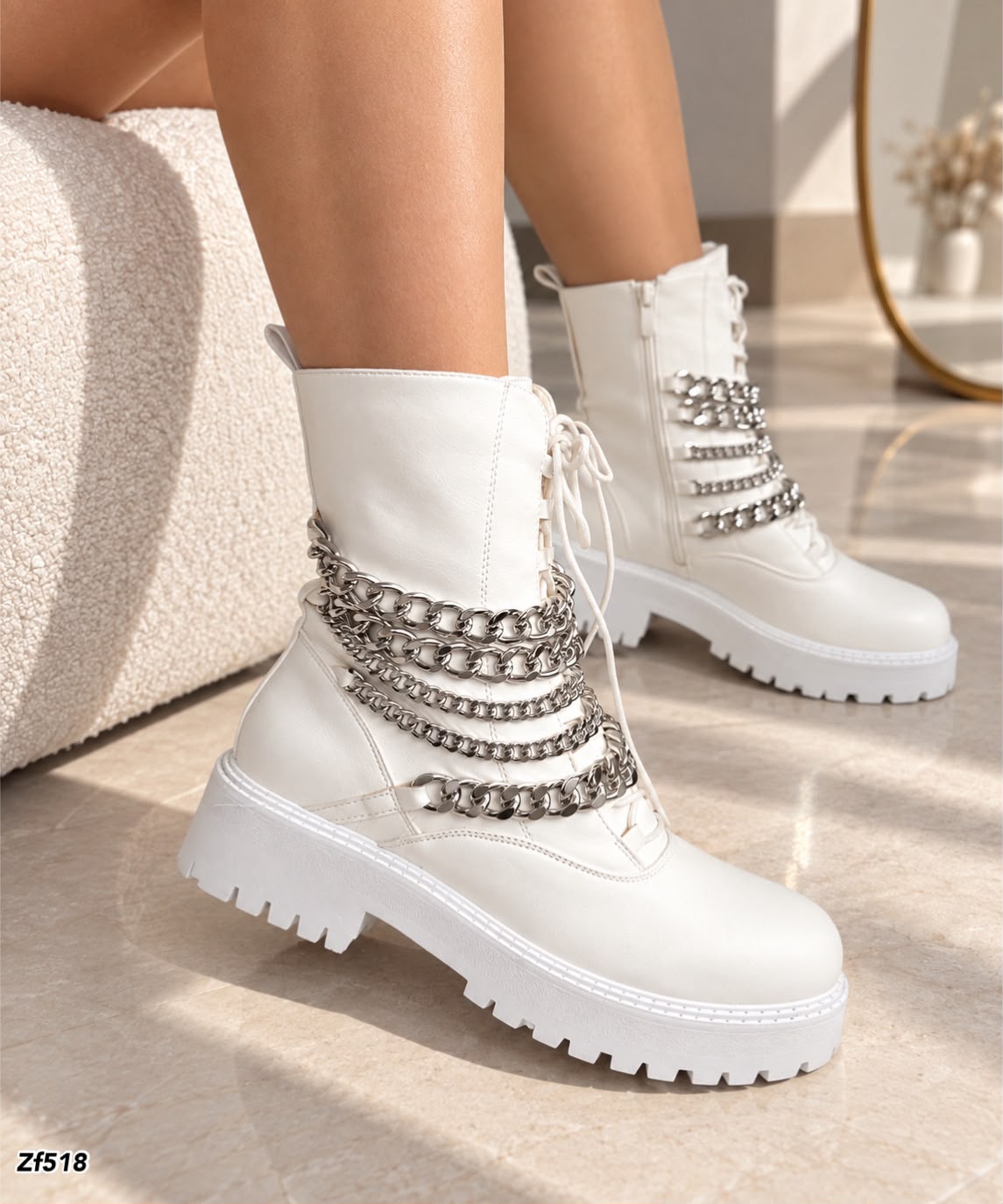Bota blanca aplique cadenas  suela 3cm  U9AX18958-1   C20