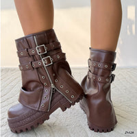 Bota café doblez detalle correa y cierre plateado suela 8cm  HX3231-B9727