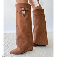 Bota caña alta café doblez detalle plateado tacon corrido 9cm  HX2697-C1179