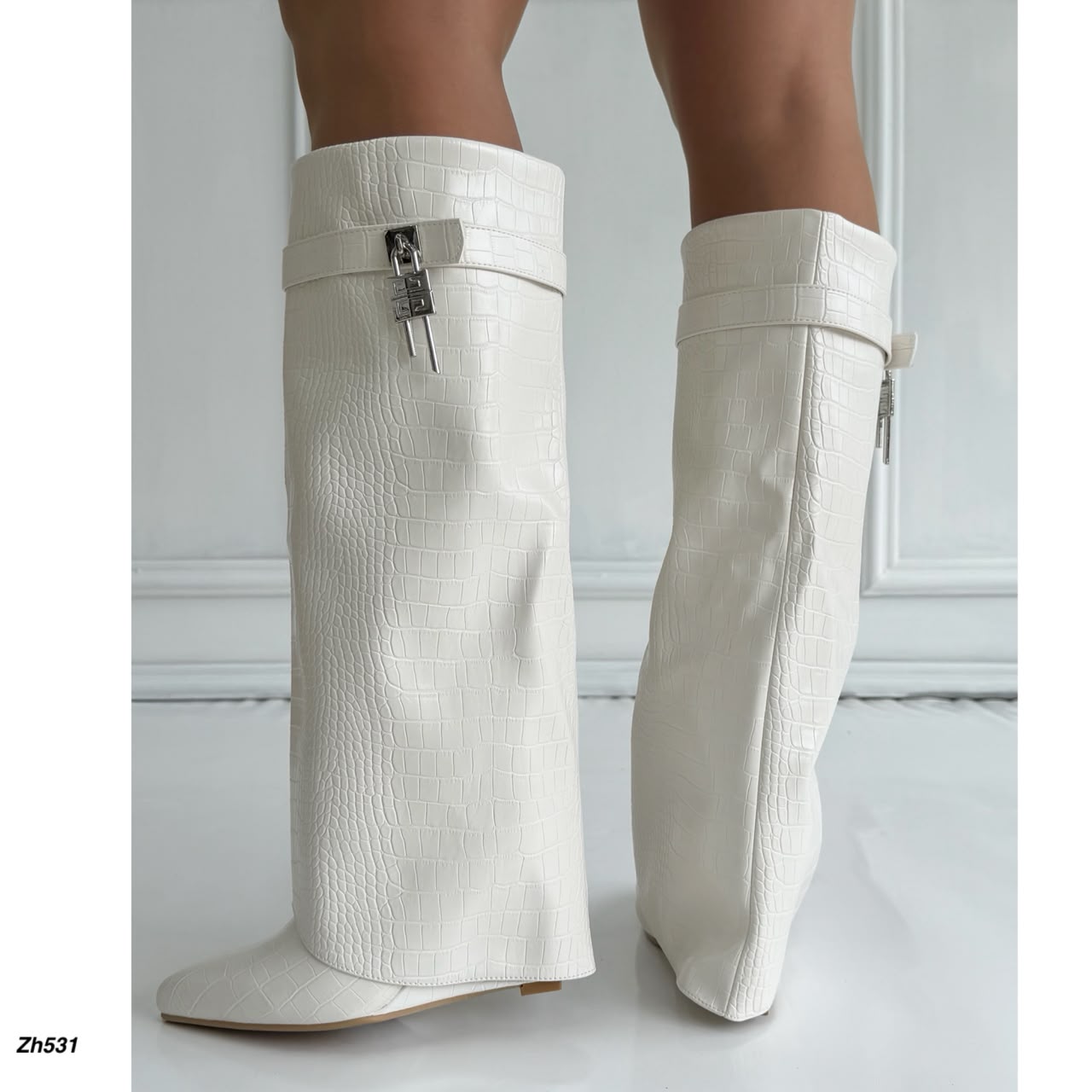 Bota caña alta blanco doblez textura detalle plateado tacon corrido 9cm  HX2697-C1179A
