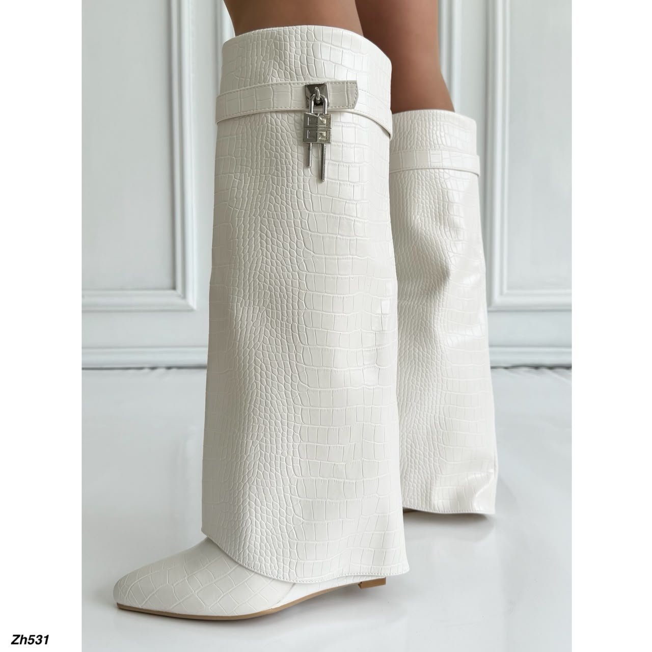 Bota caña alta blanco doblez textura detalle plateado tacon corrido 9cm  HX2697-C1179A