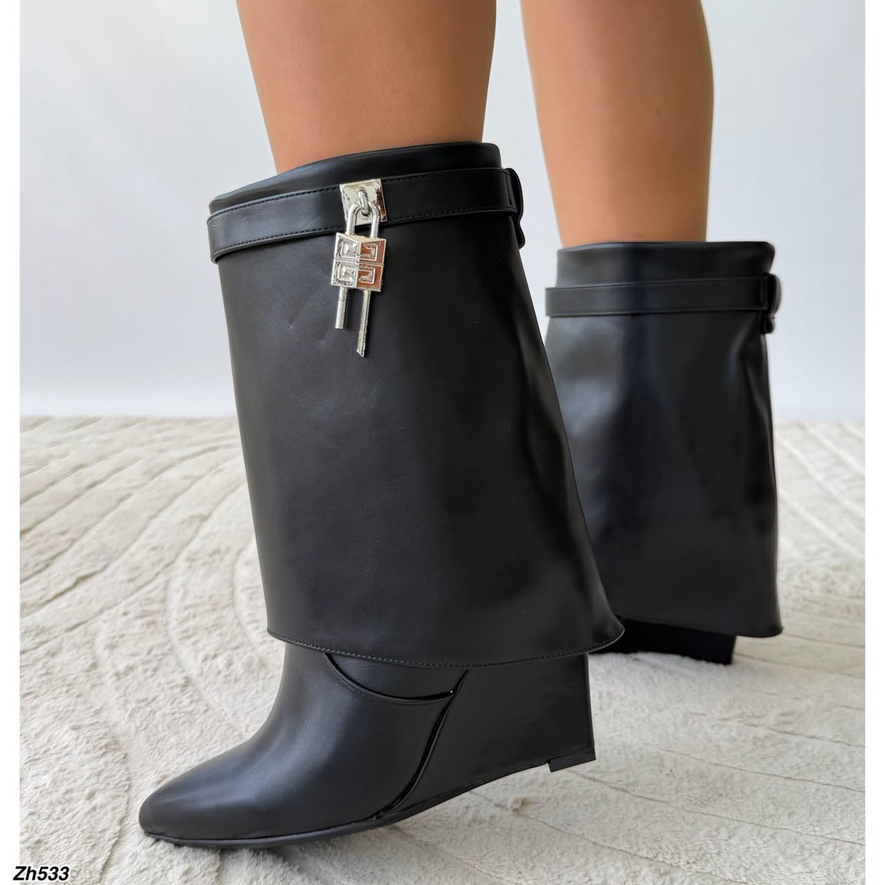 Botin negro doblez detalle plateado tacon corrido 9cm  HX2697-C1808