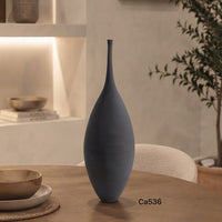Florero negro tipo botella alto ceramica  12cm* 12cm* 32cm