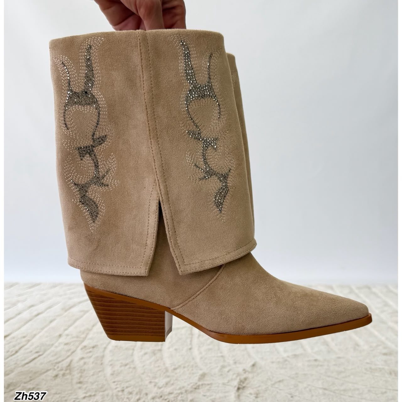 Botin texano beige doblez apliques brillante tacon 6cm  HX3325-C1749