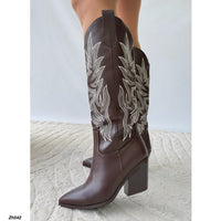 Bota texana café detalles blanco tacon 9cm  HX3371-B0218