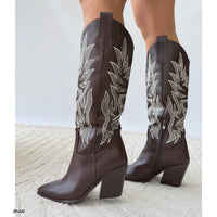 Bota texana café detalles blanco tacon 9cm  HX3371-B0218