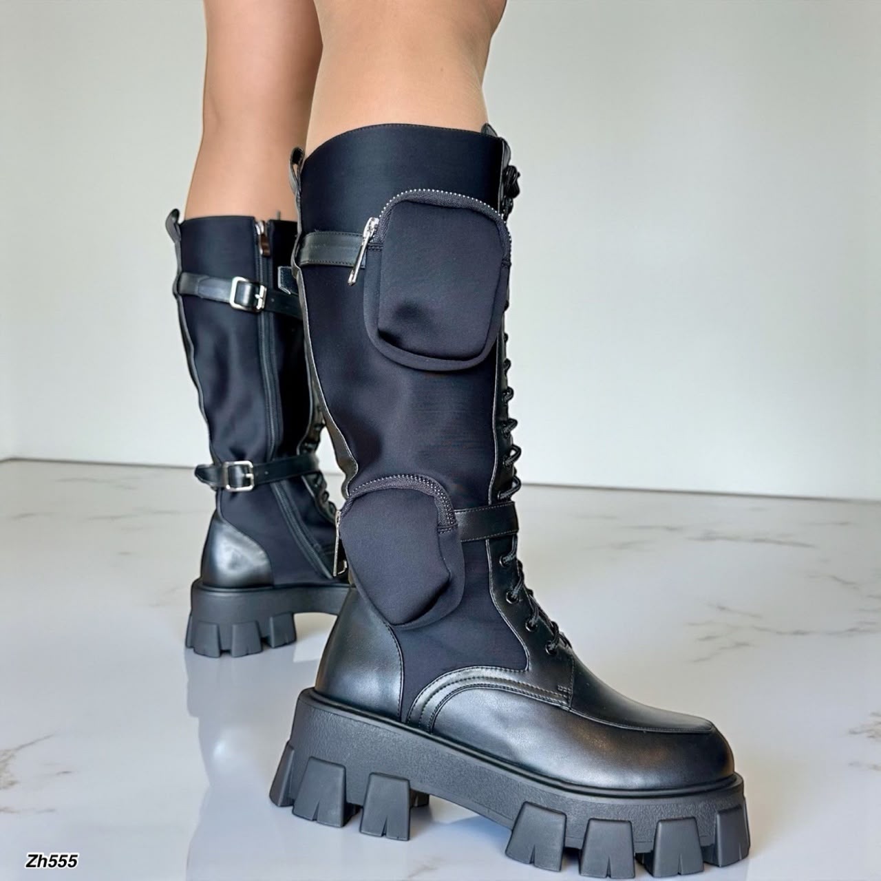 Bota caña alta negro detalle correa bolsito suela 5cm  HX3307-C1757
