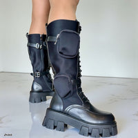 Bota caña alta negro detalle correa bolsito suela 5cm  HX3307-C1757