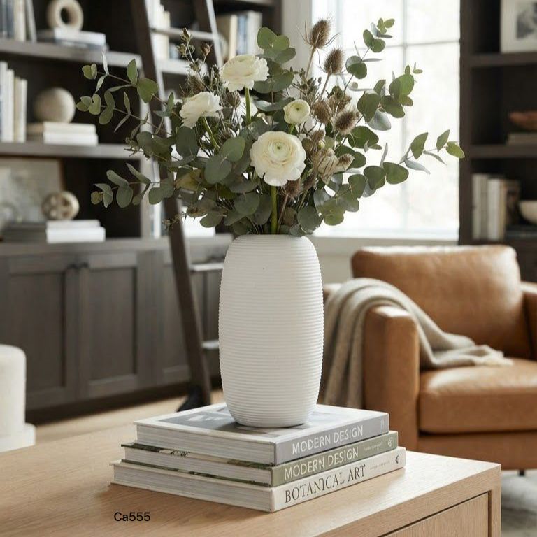 Florero moderno blanco ceramica  12cm* 12cm* 25cm