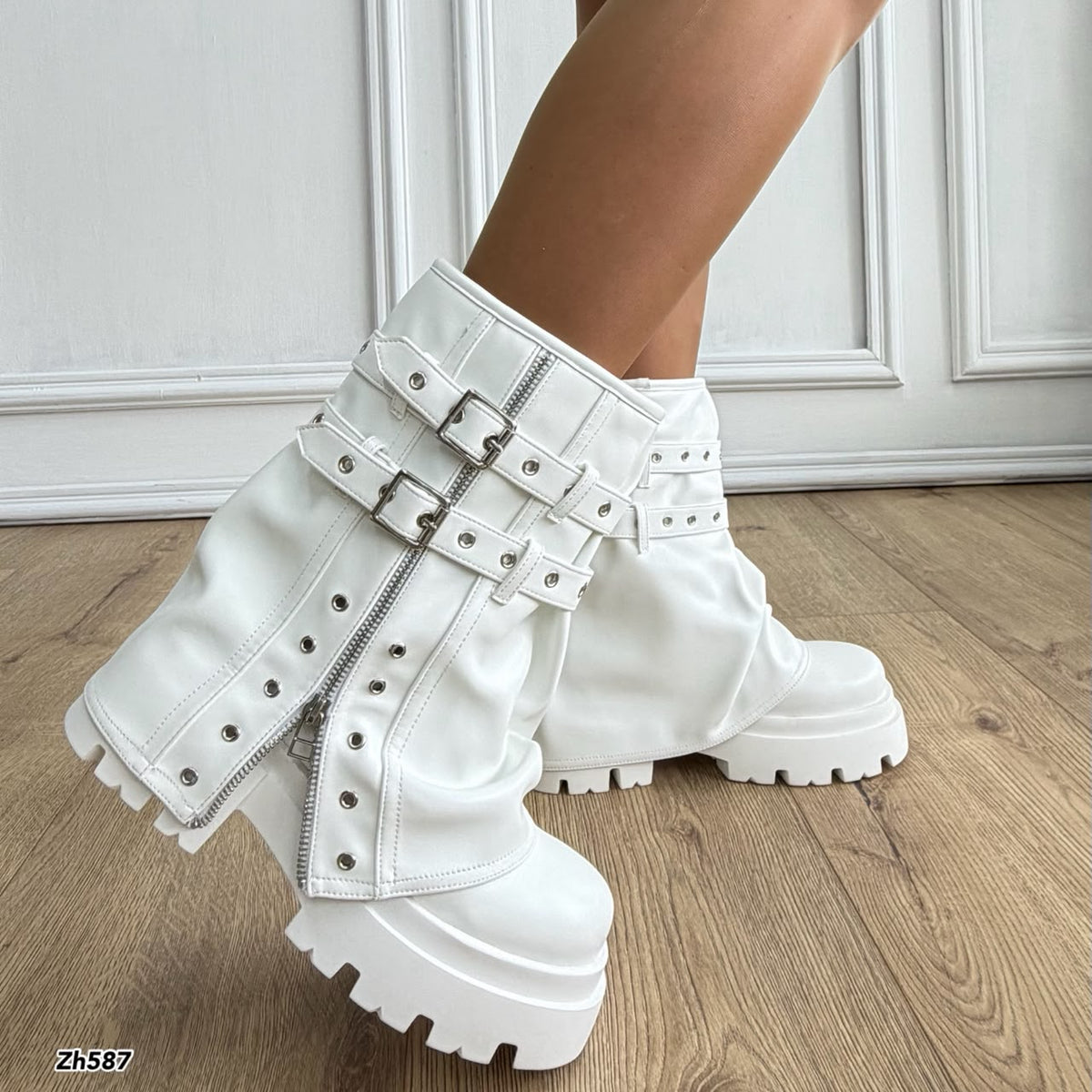 Botin blanco doblez detalle cierre y correa plateado suela 7cm  HX3167-B9572