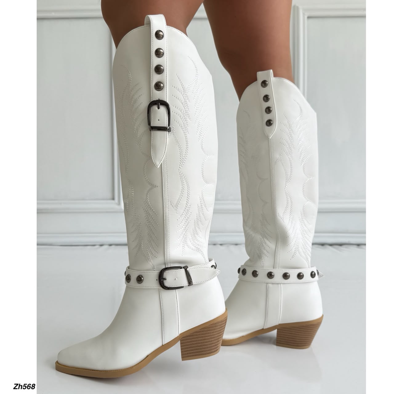 Bota texana blanco detalle correa y apliques plomo  tacon 6cm  HX3168-C1776
