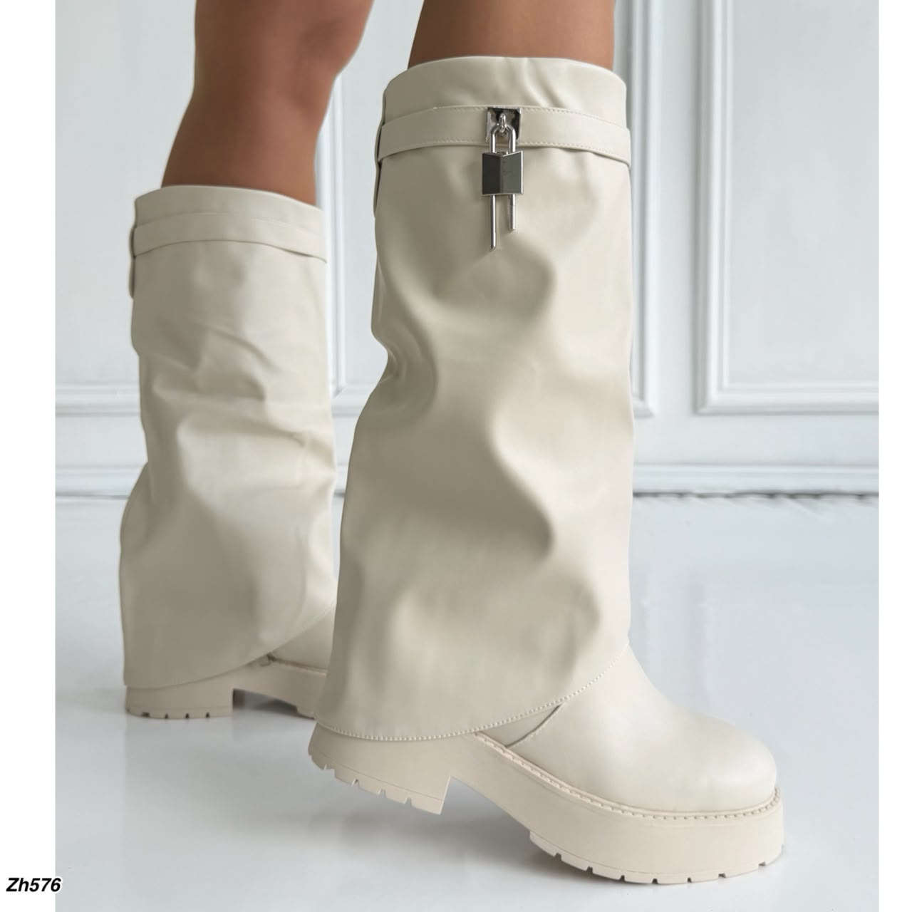 Bota caña alta beige doblez detalle plateado suela 5cm  HX3375-C1798