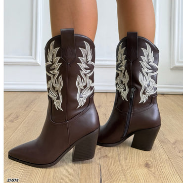 Bota texana café detalles blanco tacon 9cm  HX3371-B0247