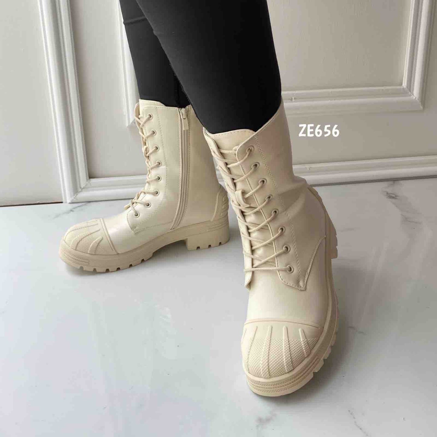 Botin beige suela 4cM CM9051