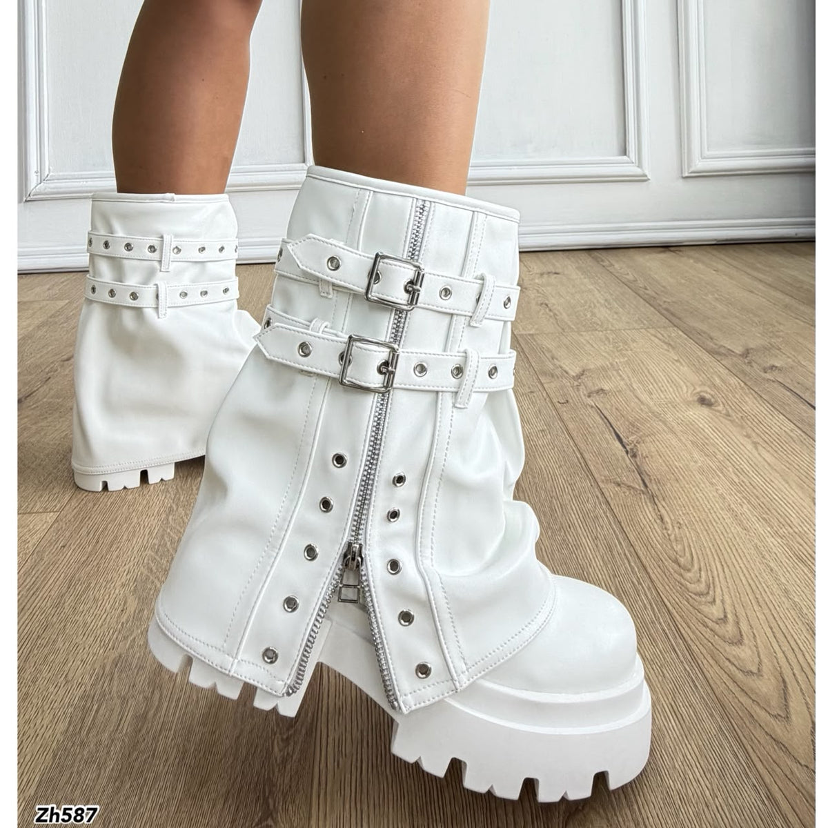 Botin blanco doblez detalle cierre y correa plateado suela 7cm  HX3167-B9572