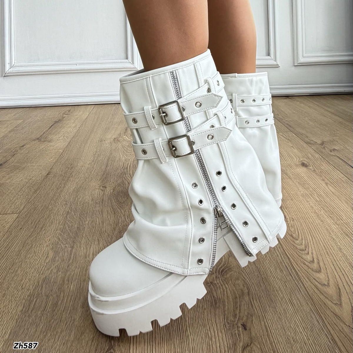 Botin blanco doblez detalle cierre y correa plateado suela 7cm  HX3167-B9572