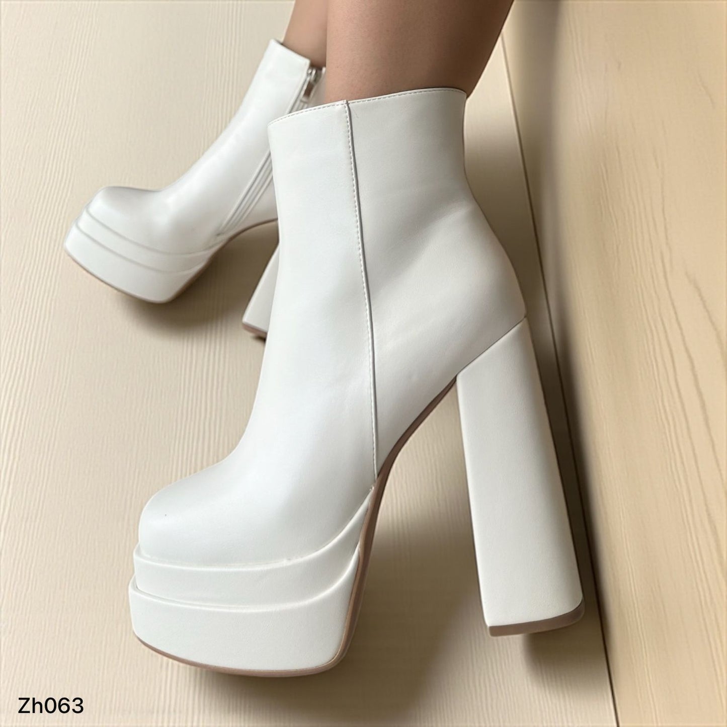 Botin blanco plataforma 5cm tacon 14cm  255-037