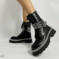 Bota negro apliques plateados detalle correas suela 3cm  162KSL  C-1