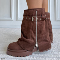 Botin café doblez detalle cierre y correa plateado suela 6cm  HX3372-B0224