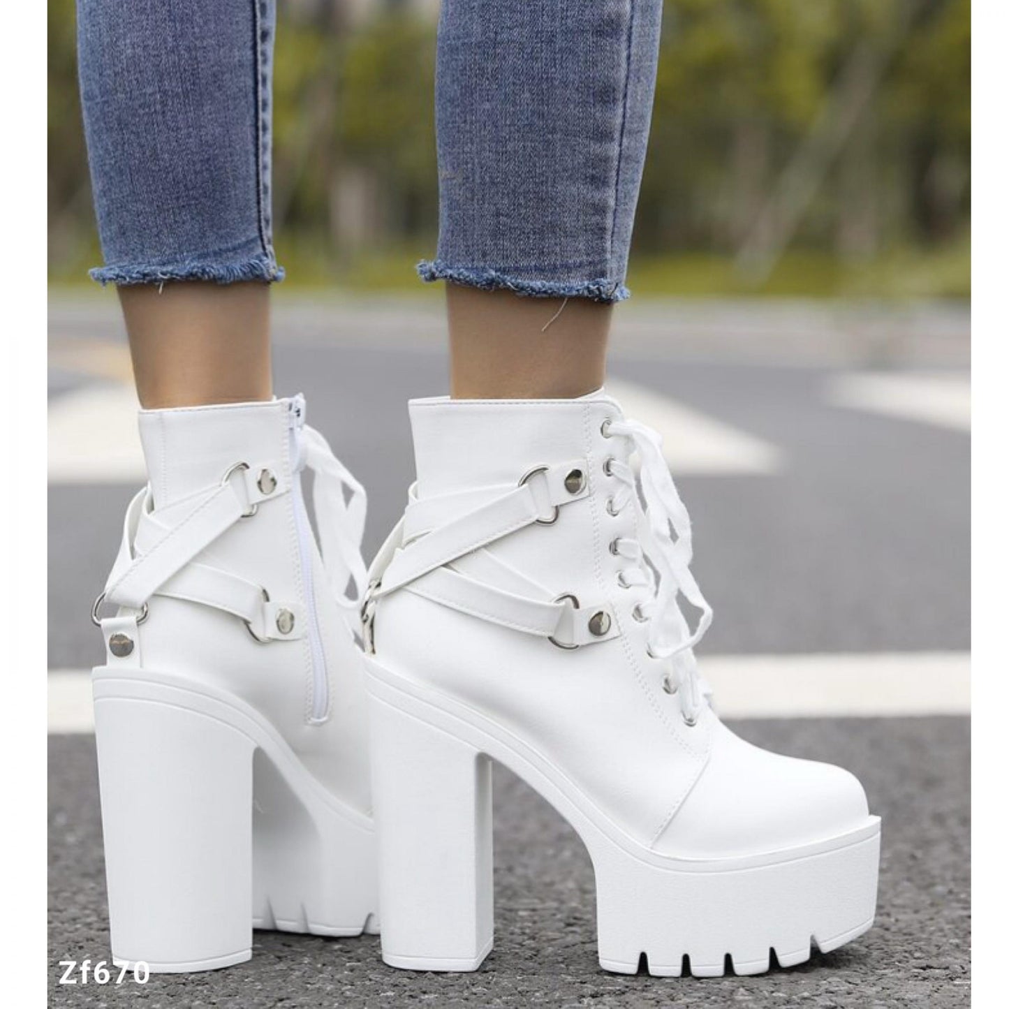 Botin blanco correas plataforma 4cm tacon 13cm  1191-3  C-4