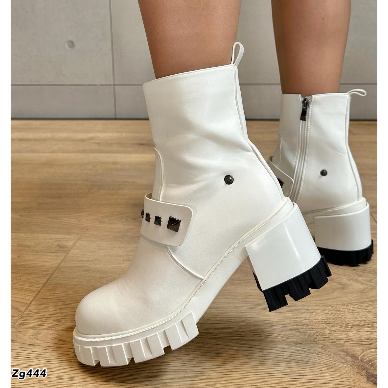 Botin blanco apliques negros tacon 8cm  H126-A4956   C-F