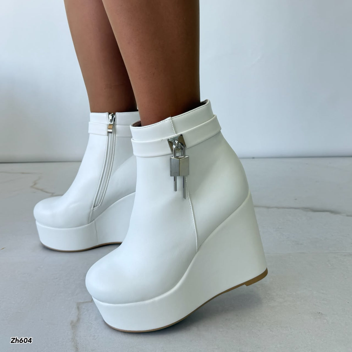 Botin blanco detalle plateado plataforma 11cm  HX3282-C1667