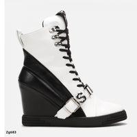 Botin blanco - negro detalles letras plateado tacon interno 10cm  NS375P  C-77