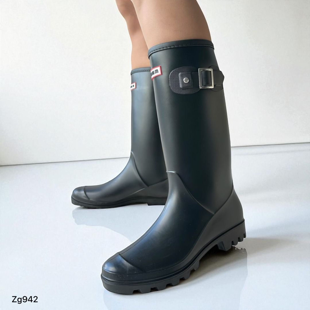 Bota de lluvia negro detalle plateado suela 3cm    1795