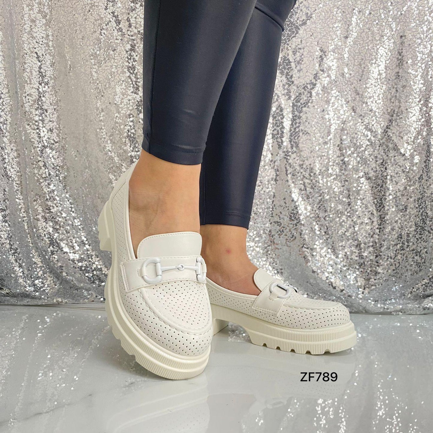 Zapato blanco aplique suela 4cm  CH831  C-69