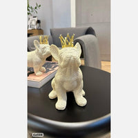 Articulo decorativo perro bull dog sentado textura blanco corona dorado  17cm* 12cm* 20cm