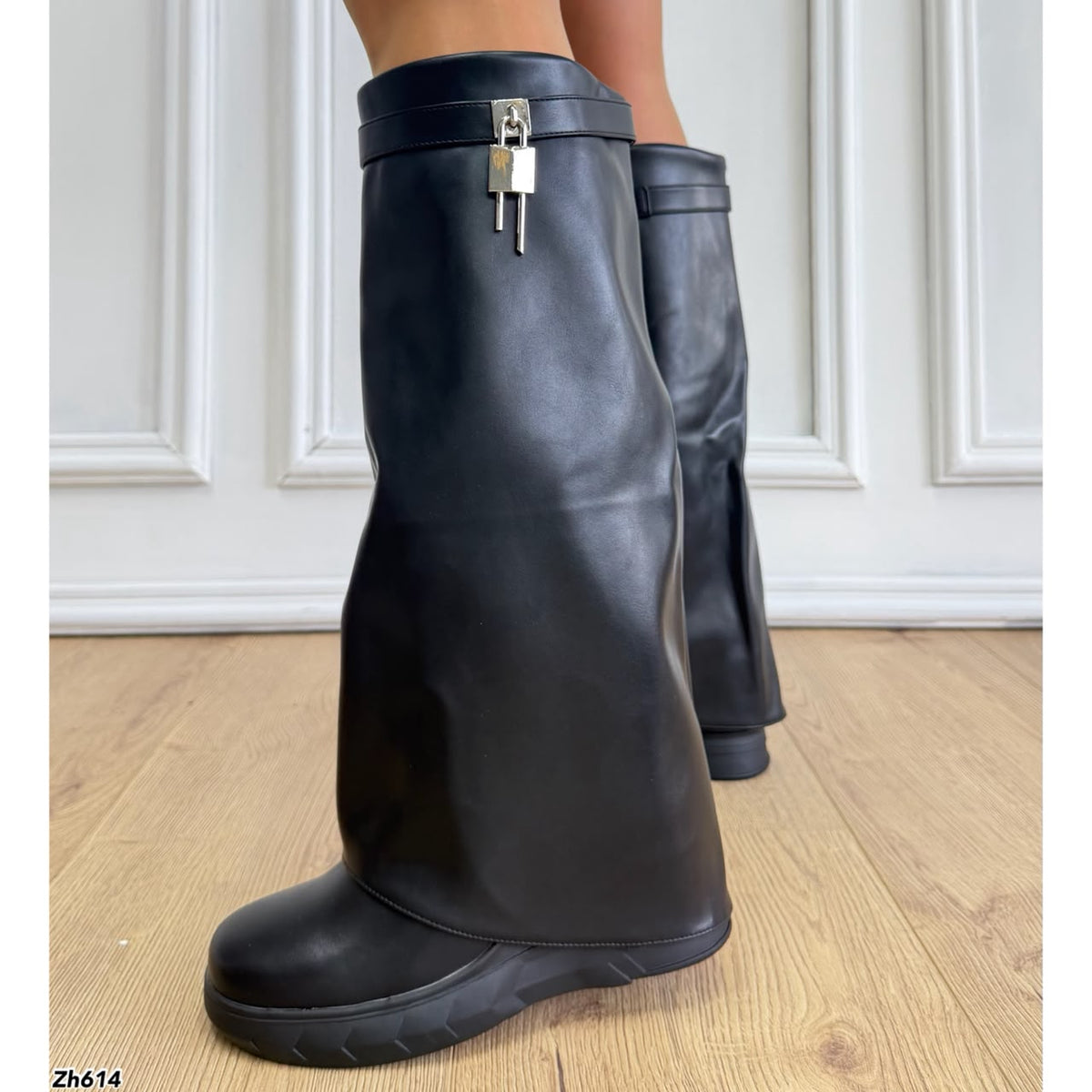 Bota caña alta negro doblez detalle plateado tacon corrido 8cm   HX3090-C1481