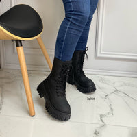 Bota negro suela 5cm LA-220 C-44