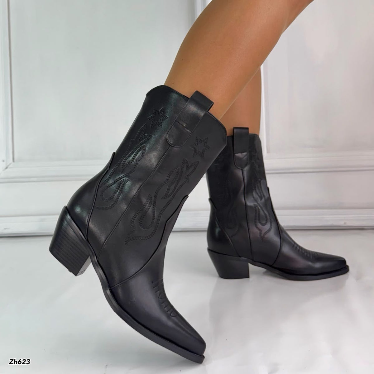 Botin texano negro tacon 6cm  HX3168-C1765