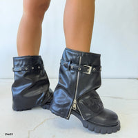Bota negro doblez detalle cierre y correa plateado suela 5cm   HX3358-B0206
