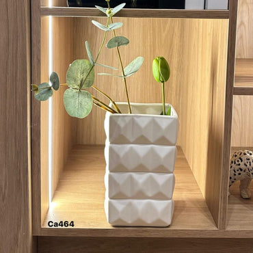 Florero diseño geometrico blanco ceramica  13cm* 8cm* 20,5cm