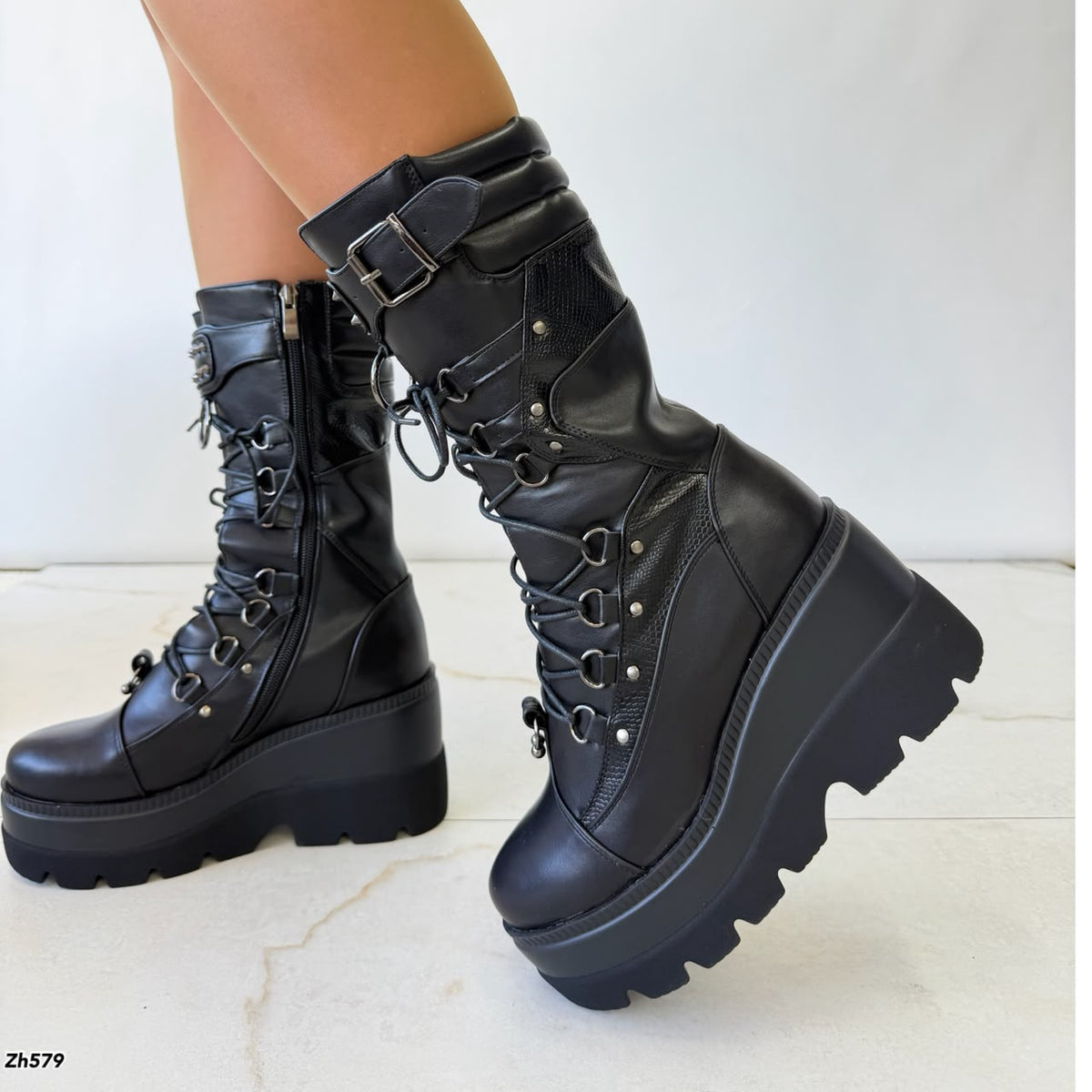 Bota negro detalle correa taches plomo plataforma 9cm   HX3351-B0198