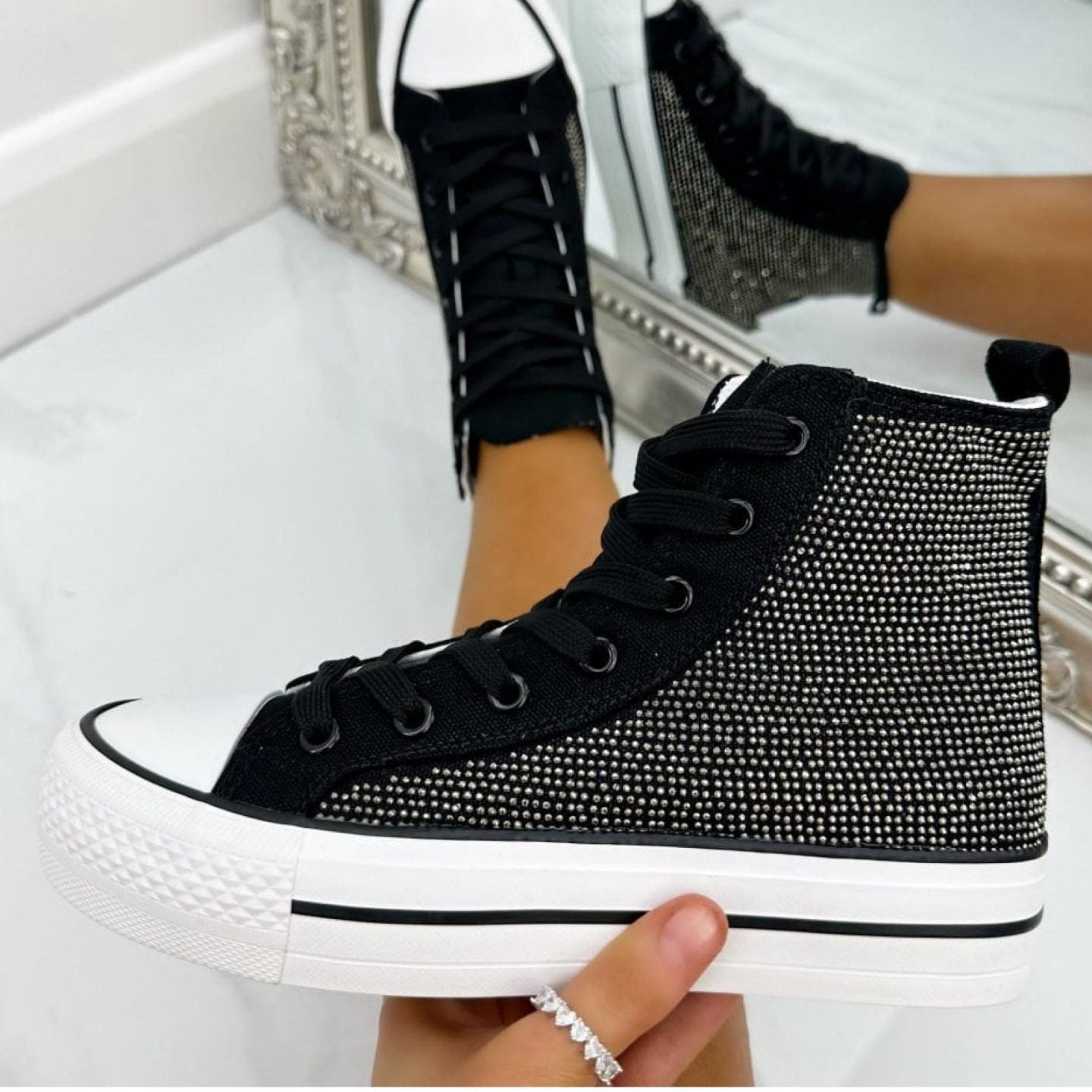 Tenis negro apliques plateado suela 3cm  EV-301  C-96
