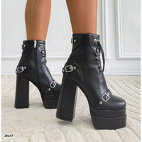 Botin negro detalle correas plateado plataforma 6cm  tacon 14cm  HX3370-B0216