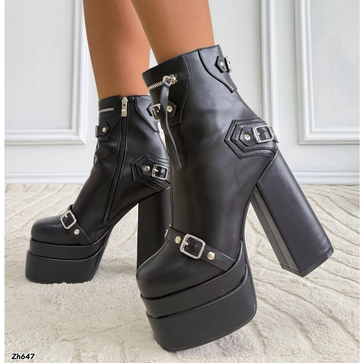 Botin negro detalle correas plateado plataforma 6cm  tacon 14cm  HX3370-B0216