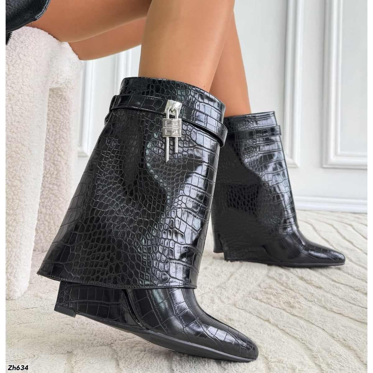Bota negro doblez textura detalle plateado tacon corrido 9cm  HX2697-C1808A