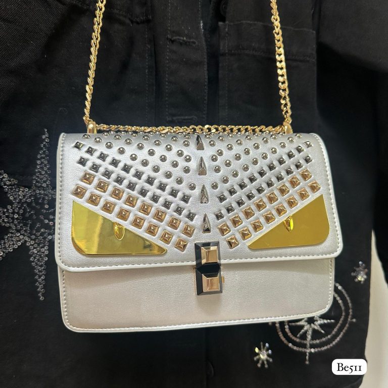 Bolso plateado apliques plateado ojos y cadena dorado  22cm* 9cm* 17cm  C- 23196-1