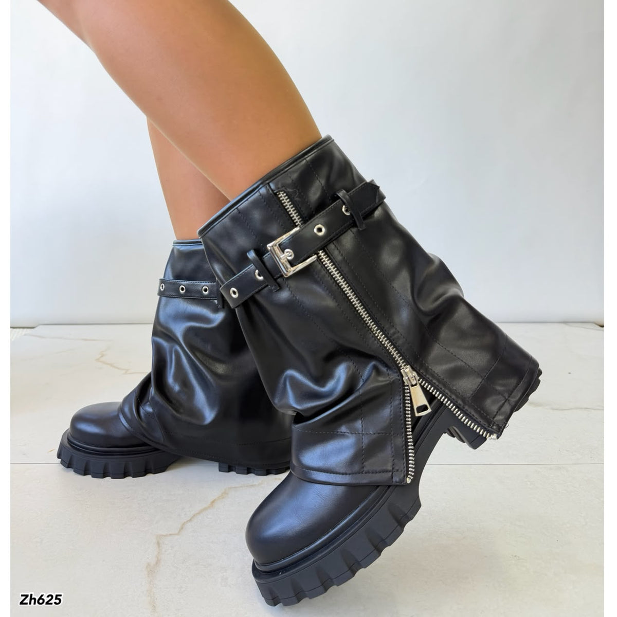 Bota negro doblez detalle cierre y correa plateado suela 5cm   HX3358-B0206